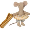 Maileg Knuffelmuis Kleine Broer In Cabin De Plage 11 Cm 1 Maileg Knuffelmuis Kleine Broer In Cabin De Plage 11 Cm -Speelgoeds Korting Winkel image 1903